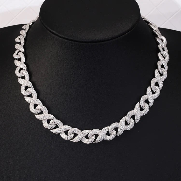 Infinity Link Chain VVS1 Moissanite
